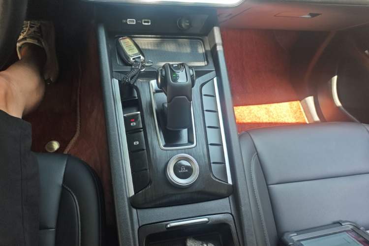 Used Great Wall Poer 2023 2.0T Commercial Version Automatic Diesel 4x4 Elite Long-Box GW4D20M Gear Lever