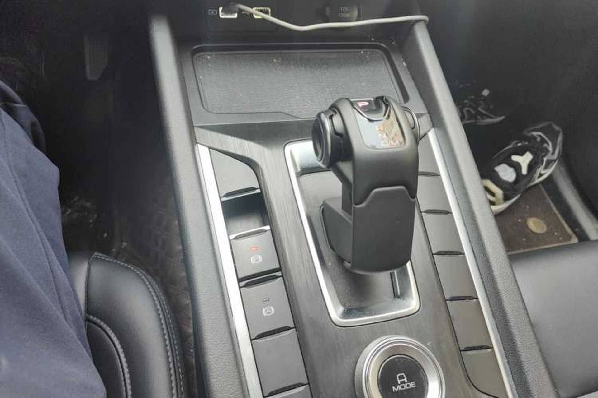 Used Great Wall Poer 2023 2.0T Commercial Version Automatic Diesel 4x4 Elite Long-Box GW4D20M Gear Lever