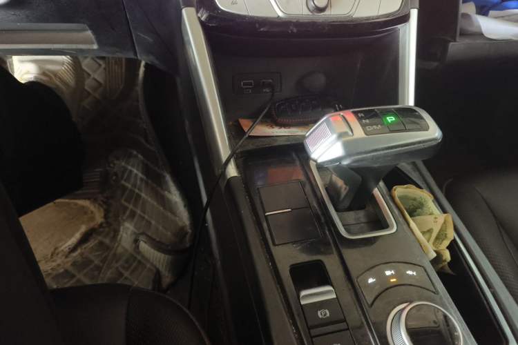 Used Great Wall Poer 2023 2.0T Commercial Version Automatic Diesel 4x4 Elite Long-Box GW4D20M Gear Lever
