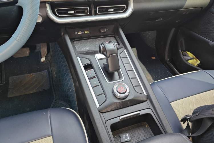 Used Great Wall Poer 2023 2.0T Commercial Version Automatic Diesel 4x4 Elite Long-Box GW4D20M Gear Lever