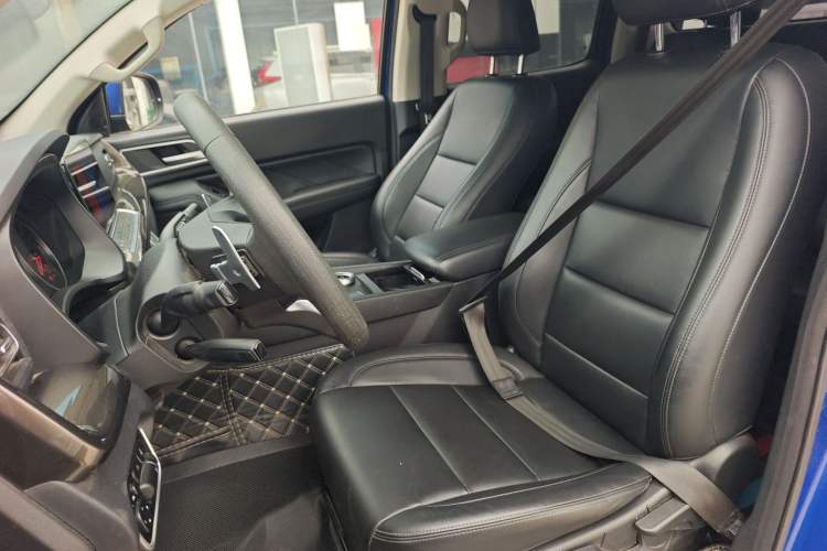 Used Great Wall Poer 2023 2.0T Commercial Version Automatic Diesel Two-Wheel Drive Elite Trim with Long Bed – GW4D20M Left Front Seat