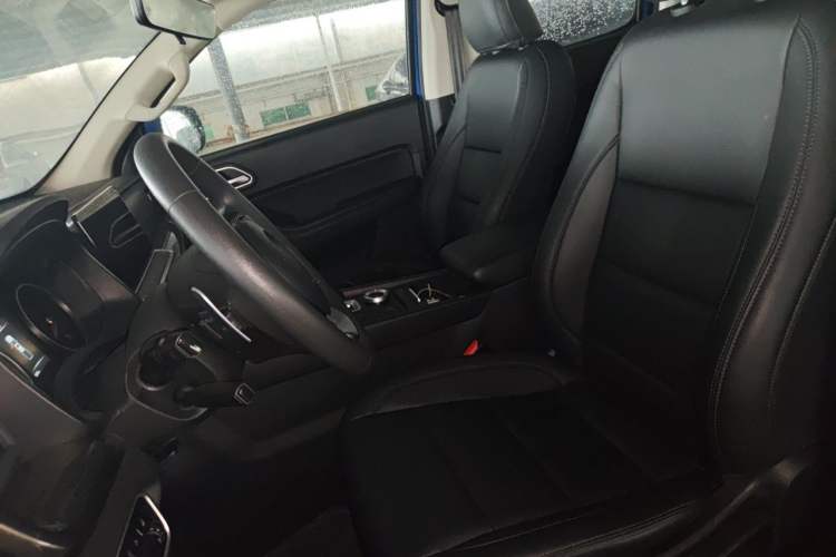 Used Great Wall Poer 2023 2.0T Commercial Version Automatic Diesel Two-Wheel Drive Elite Trim with Long Bed – GW4D20M Left Front Seat