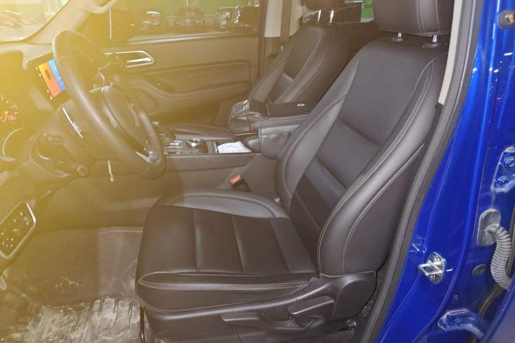 Used Great Wall Poer 2023 2.0T Commercial Version Automatic Diesel Two-Wheel Drive Elite Trim with Long Bed – GW4D20M Left Front Seat