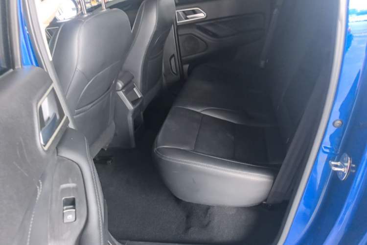 Used Great Wall Poer 2023 2.0T Commercial Version Automatic Diesel Two-Wheel Drive Elite Trim with Long Bed – GW4D20M Left Rear Seat