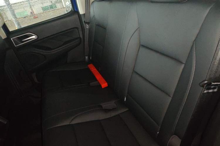 Used Great Wall Poer 2023 2.0T Commercial Version Automatic Diesel Two-Wheel Drive Elite Trim with Long Bed – GW4D20M Left Rear Seat