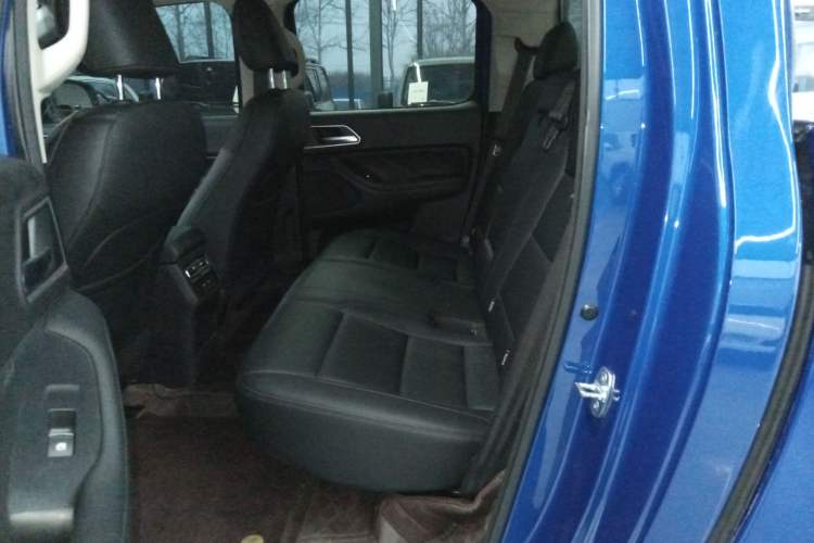 Used Great Wall Poer 2023 2.0T Passenger Version Automatic Diesel Two-Wheel Drive Comfort Trim – GW4D20M Left Rear Seat