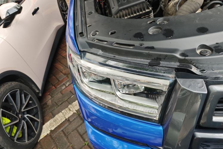 Used Great Wall Poer 2023 2.0T Passenger Version Automatic Diesel Two-Wheel Drive Comfort Trim – GW4D20M Right Front Headlight