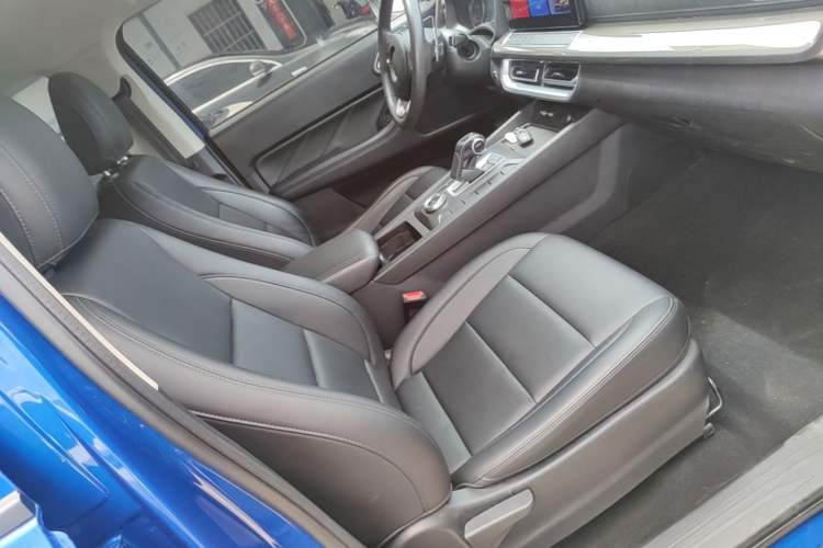 Used Great Wall Poer 2023 2.0T Commercial Version Automatic Diesel Two-Wheel Drive Elite Trim with Long Bed – GW4D20M Right Front Seat