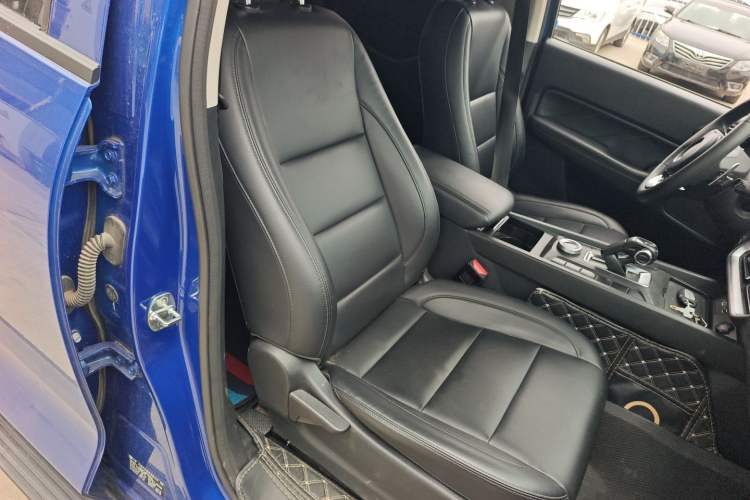 Used Great Wall Poer 2023 2.0T Commercial Version Automatic Diesel Two-Wheel Drive Elite Trim with Long Bed – GW4D20M Right Front Seat