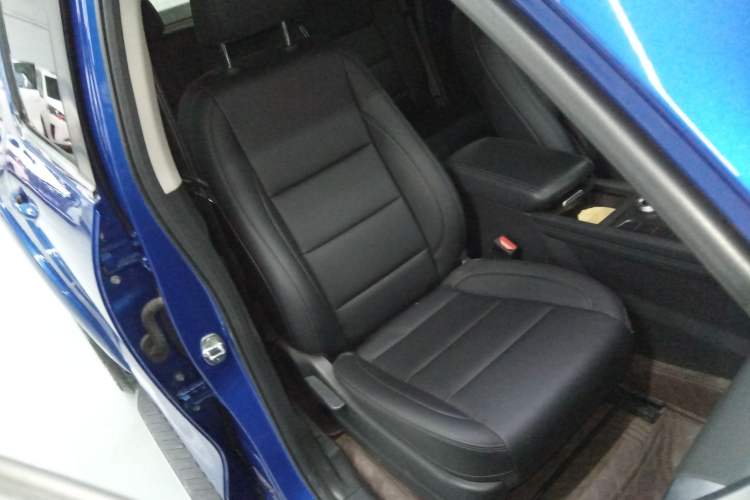 Used Great Wall Poer 2023 2.0T Passenger Version Automatic Diesel Two-Wheel Drive Comfort Trim – GW4D20M Right Front Seat