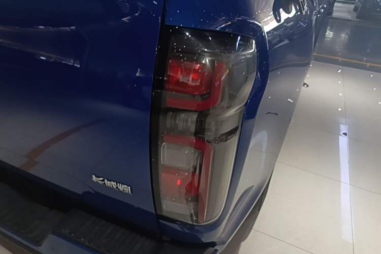 Used Great Wall Poer 2023 2.0T Commercial Version Automatic Diesel Two-Wheel Drive Elite Trim with Long Bed – GW4D20M Right Rear Taillight