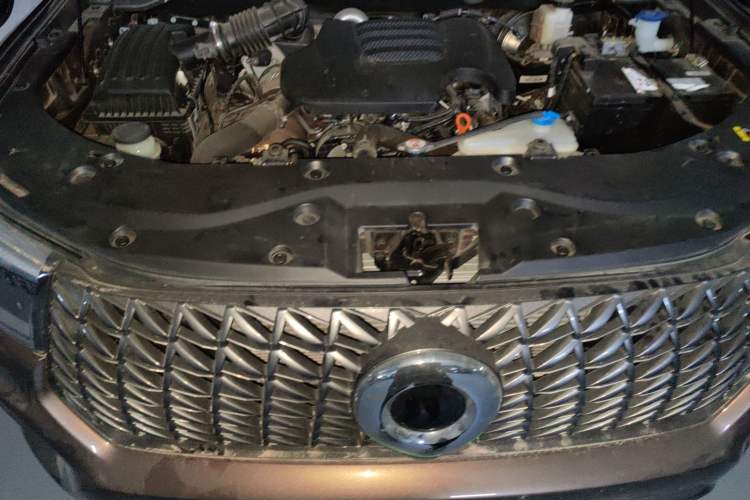 Used Great Wall Poer 2023 2.0T Commercial Version Automatic Diesel 4x4 Elite Long-Box GW4D20M Engine Bay