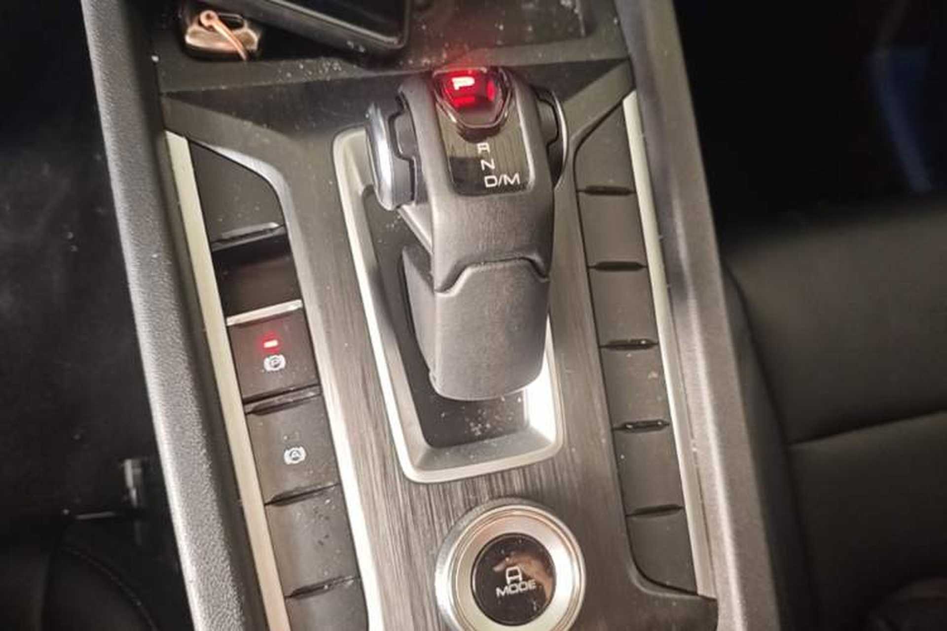 Used Great Wall Poer 2023 2.0T Commercial Version Automatic Diesel 4x4 Elite Long-Box GW4D20M Gear Lever