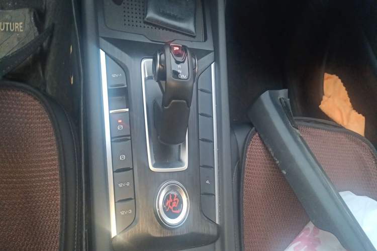 Used Great Wall Poer 2023 2.0T Passenger Version Automatic Diesel 4x4 Comfort Trim – GW4D20M Gear Lever