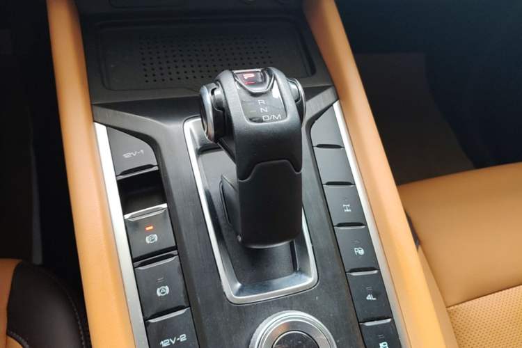 Used Great Wall Poer 2023 2.0T Passenger Version Automatic Diesel 4x4 Prestige Edition GW4D20M Gear Lever