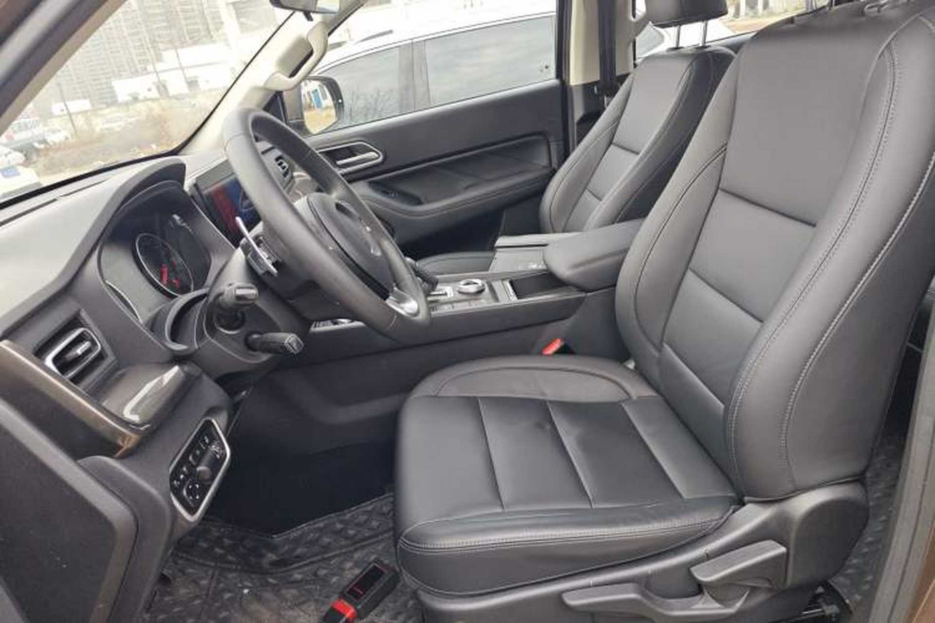 Used Great Wall Poer 2023 2.0T Commercial Version Automatic Diesel Two-Wheel Drive Elite Trim with Long Bed – GW4D20M Left Front Seat