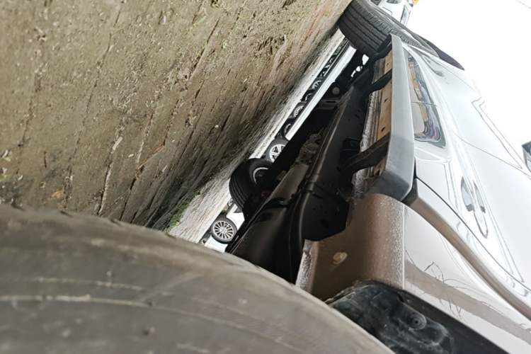 Used Great Wall Poer 2023 2.0T Commercial Version Automatic Gasoline 4x4 Elite Trim Standard Box GW4C20B Left Side Sill