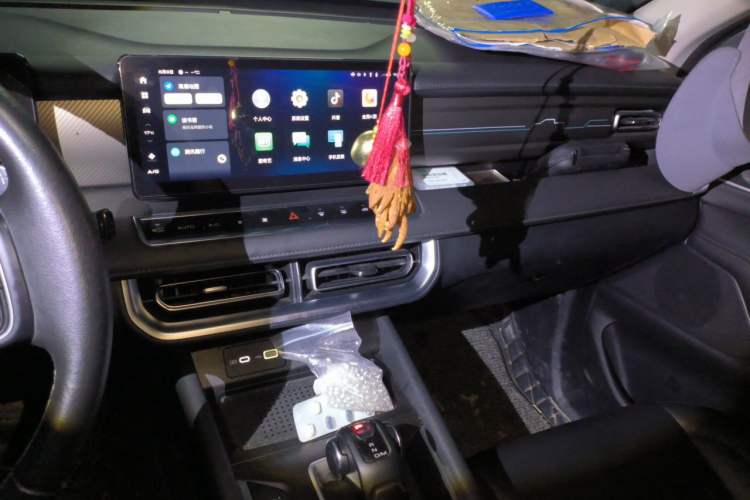 Used Great Wall Poer 2023 2.0T Passenger Version Automatic Diesel 4x4 Comfort Trim – GW4D20M Audio And AC Panel