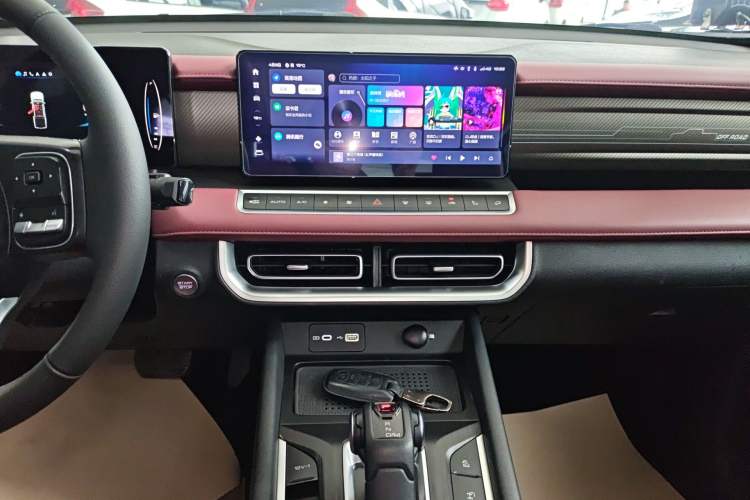 Used Great Wall Poer 2023 2.0T Off-Road Version Automatic Diesel Four-Wheel Drive High-End Edition Audio And AC Panel