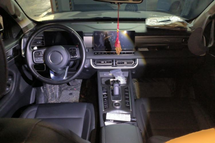 Used Great Wall Poer 2023 2.0T Passenger Version Automatic Diesel 4x4 Comfort Trim – GW4D20M Center Console