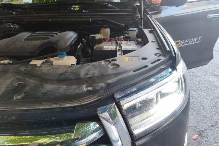 Used Great Wall Poer 2023 2.0T Passenger Version Automatic Diesel 4x4 Prestige Edition GW4D20M Engine Bay Left