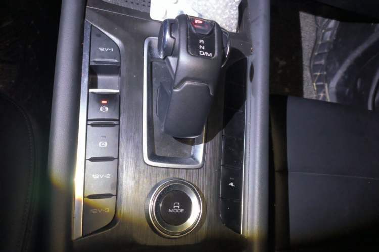 Used Great Wall Poer 2023 2.0T Passenger Version Automatic Diesel 4x4 Comfort Trim – GW4D20M Gear Lever