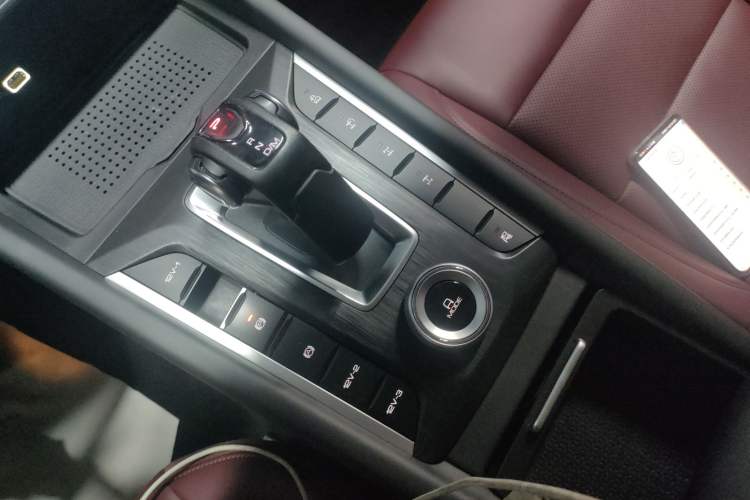 Used Great Wall Poer 2023 2.0T Off-Road Edition Automatic Diesel 4x4 Mount Everest Version Gear Lever
