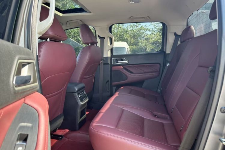 Used Great Wall Poer 2023 2.0T Off-Road Version Automatic Diesel Four-Wheel Drive High-End Edition Interior 3