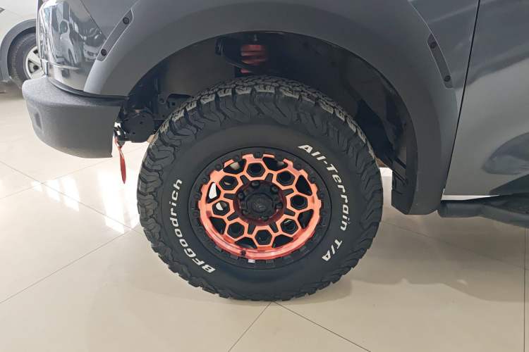 Used Great Wall Poer 2023 2.0T Off-Road Version Automatic Diesel Four-Wheel Drive High-End Edition Left Front Wheel Hub