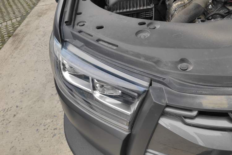 Used Great Wall Poer 2023 2.0T Off-Road Version Automatic Diesel Four-Wheel Drive High-End Edition Right Front Headlight