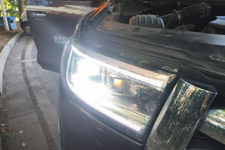 Used Great Wall Poer 2023 2.0T Passenger Version Automatic Diesel 4x4 Prestige Edition GW4D20M Right Front Headlight