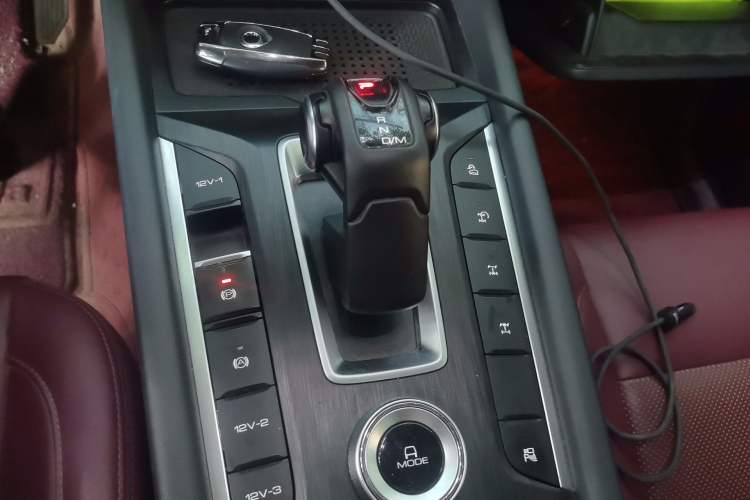 Used Great Wall Poer 2023 2.0T Off-Road Edition Automatic Diesel 4x4 Limited Edition Gear Lever