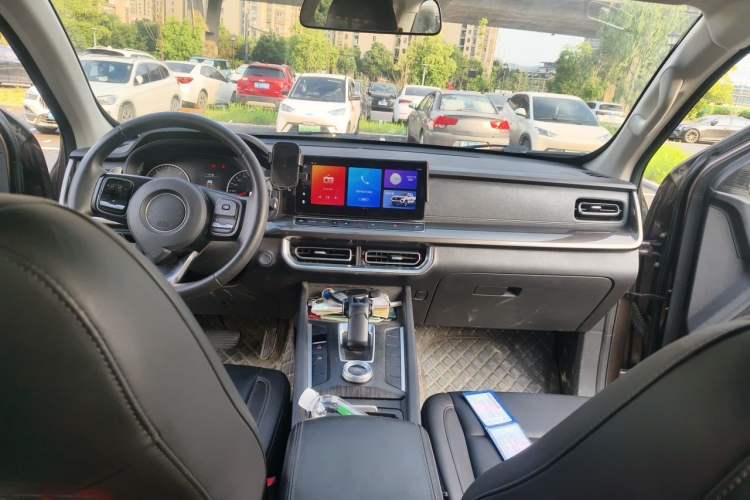 Used Great Wall Poer 2023 2.0T Commercial Version Automatic Diesel Two-Wheel Drive Elite Trim with Long Bed – GW4D20M Center Console