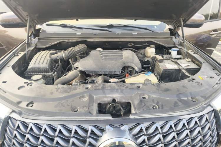 Used Great Wall Poer 2023 2.0T Commercial Version Automatic Diesel Two-Wheel Drive Elite Trim with Long Bed – GW4D20M Engine Bay