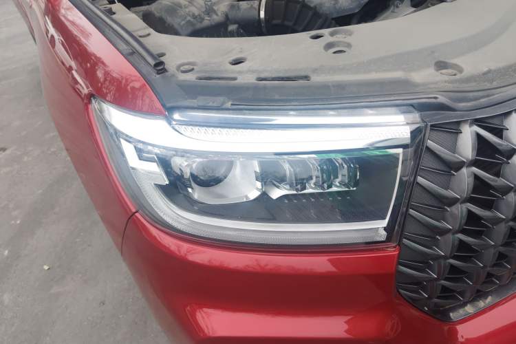 Used Great Wall Poer 2023 2.0T Commercial Version Automatic Gasoline Two-Wheel Drive Elite Trim with Long Bed – GW4C20B Right Front Headlight