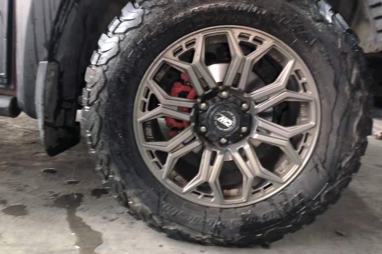 Used Great Wall Poer 2023 2.0T Off-Road Edition Automatic Diesel 4x4 Limited Edition Right Front Wheel Hub