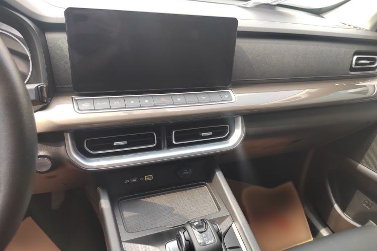Used Great Wall Poer 2023 2.0T Commercial Version Automatic Diesel 4x4 Elite Long-Box GW4D20M Audio And AC Panel