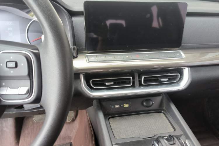 Used Great Wall Poer 2023 2.0T Commercial Version Automatic Diesel Two-Wheel Drive Elite Trim with Long Bed – GW4D20M Audio And AC Panel