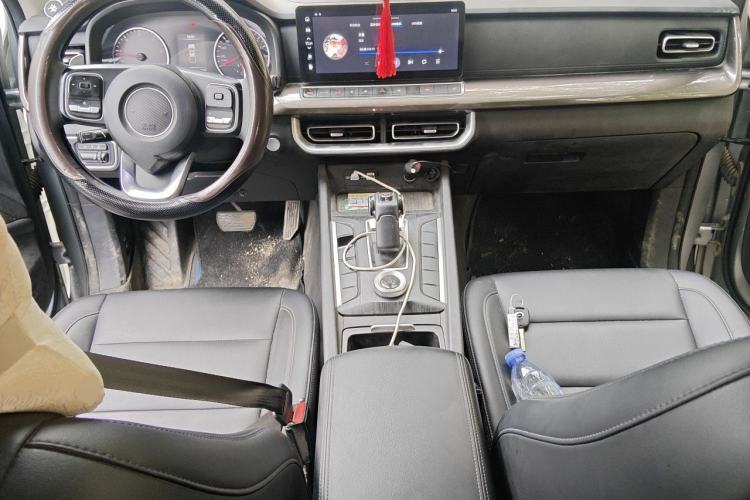 Used Great Wall Poer 2023 2.0T Commercial Version Automatic Diesel Two-Wheel Drive Elite Trim with Long Bed – GW4D20M Center Console