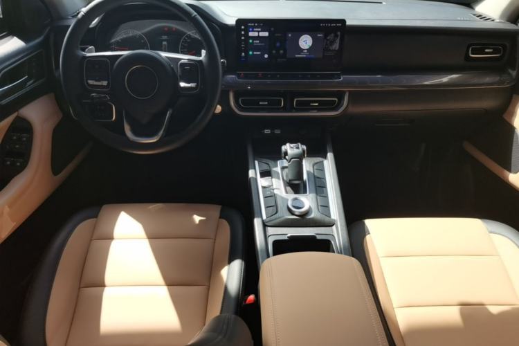 Used Great Wall Poer 2023 2.0T Commercial Version Automatic Gasoline 4x4 Navigation-Ready Long-Box GW4C20B Center Console