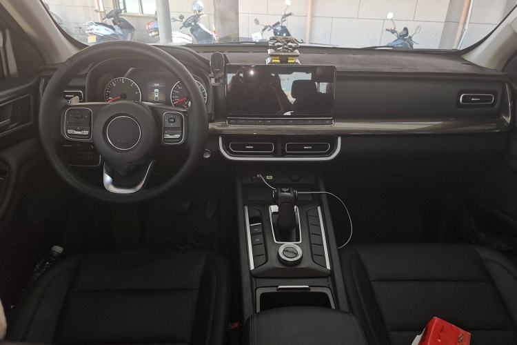 Used Great Wall Poer 2023 2.0T Commercial Version Automatic Diesel Two-Wheel Drive Elite Trim with Long Bed – GW4D20M Center Console