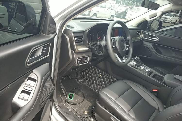 Used Great Wall Poer 2023 2.0T Commercial Version Automatic Diesel Two-Wheel Drive Elite Trim with Long Bed – GW4D20M Driver Seat