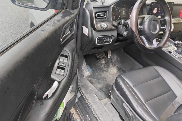 Used Great Wall Poer 2023 2.0T Commercial Version Automatic Diesel Two-Wheel Drive Elite Trim with Long Bed – GW4D20M Driver Seat