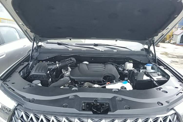 Used Great Wall Poer 2023 2.0T Commercial Version Automatic Diesel Two-Wheel Drive Elite Trim with Long Bed – GW4D20M Engine Bay