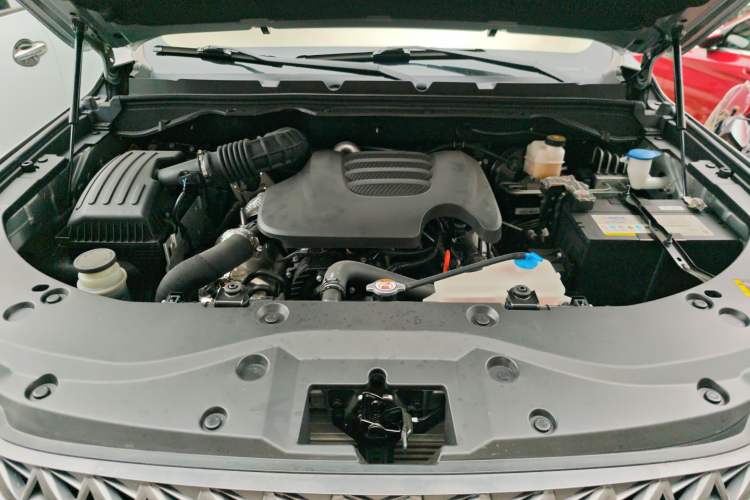 Used Great Wall Poer 2023 2.0T Commercial Version Automatic Diesel 4x4 Elite Long-Box GW4D20M Engine Bay