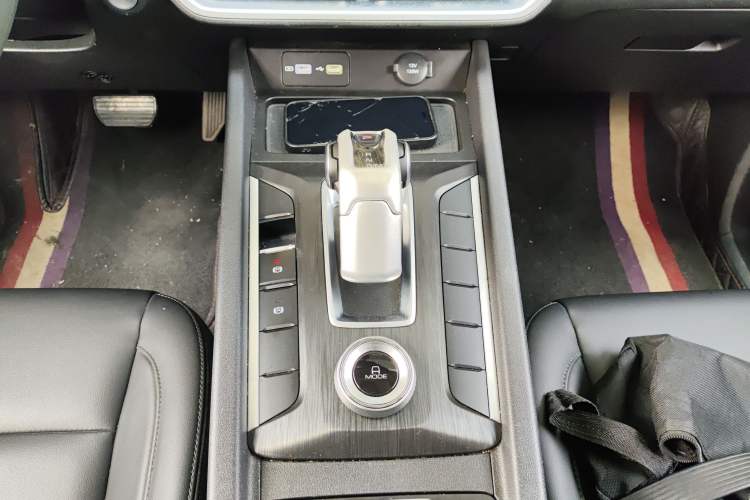 Used Great Wall Poer 2023 2.0T Commercial Version Automatic Diesel Two-Wheel Drive Elite Trim with Long Bed – GW4D20M Gear Lever