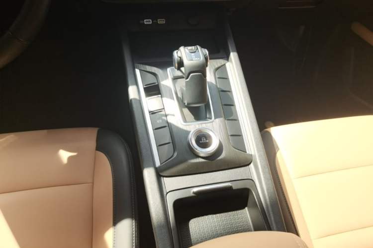 Used Great Wall Poer 2023 2.0T Commercial Version Automatic Gasoline 4x4 Navigation-Ready Long-Box GW4C20B Gear Lever