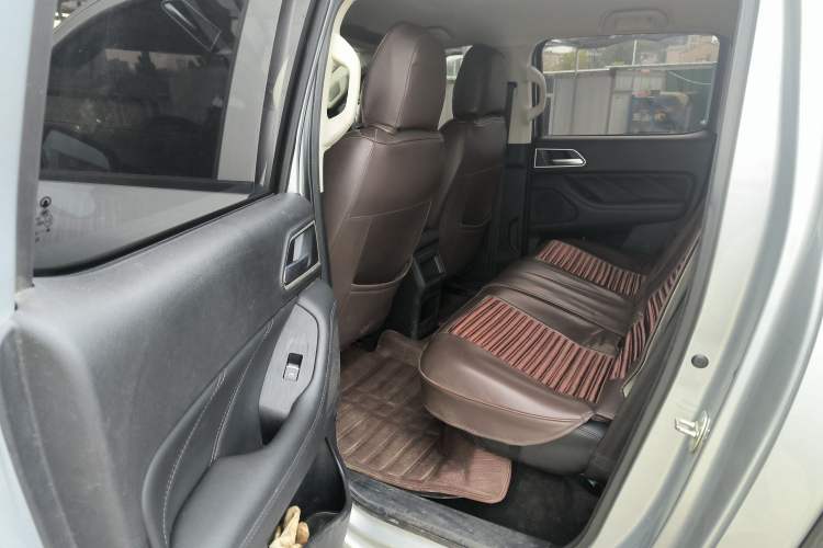 Used Great Wall Poer 2023 2.0T Commercial Version Automatic Diesel Two-Wheel Drive Elite Trim with Long Bed – GW4D20M Interior 1