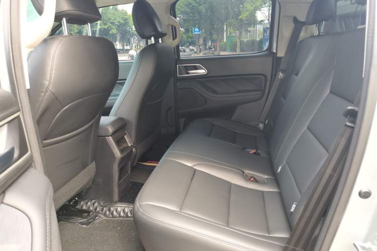 Used Great Wall Poer 2023 2.0T Commercial Version Automatic Diesel 4x4 Elite Long-Box GW4D20M Interior 3