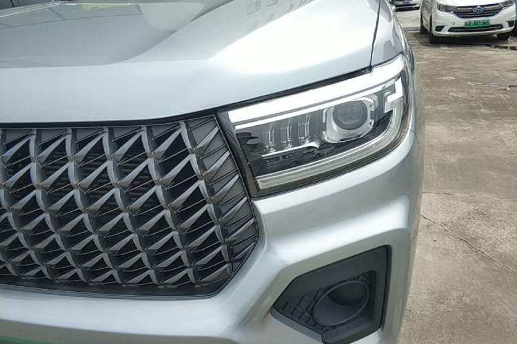 Used Great Wall Poer 2023 2.0T Commercial Version Automatic Diesel Two-Wheel Drive Elite Trim with Long Bed – GW4D20M Left Front Headlight